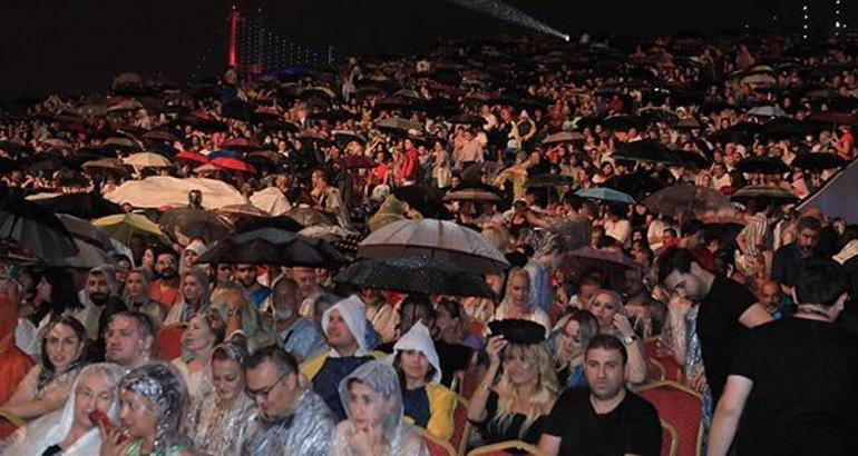 Süperstar Ajda Pekkan, Boğazı salladı