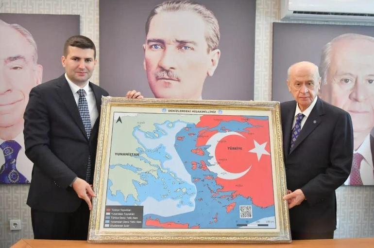 Türkiye Atinanın dilinde Yunan bakanın elinde yine aynı harita...