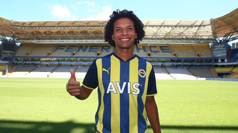 Fenerbahçede 2 ayrılık kapıda Genç sol kanat için transfer hamlesi