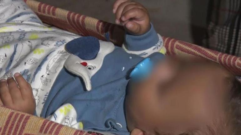 Aşı kartıyla birlikte evin kapısına bırakıldı Bebeğin kimliği belli oldu
