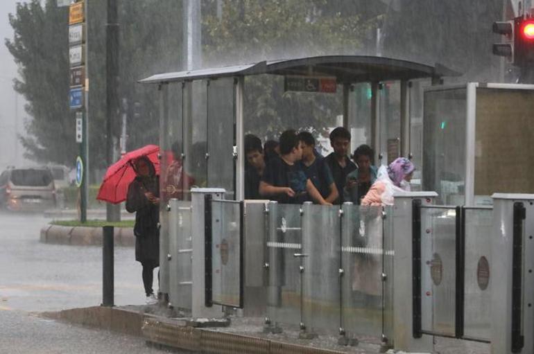 Son dakika... İstanbul’da dolu yağışı etkili oldu Hafta sonu hava nasıl olacak