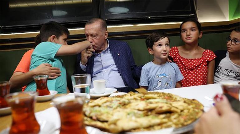 Cumhurbaşkanı Erdoğan pastanede vatandaşlarla sohbet etti