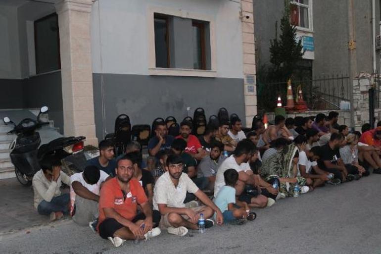 İzmirde 98 göçmen kurtarıldı, 2si Türk 3 kişi gözaltına alındı