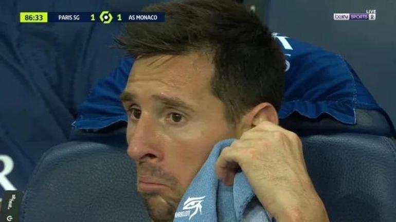Oyundan çıkan Lionel Messi hayal kırıklığına uğradı