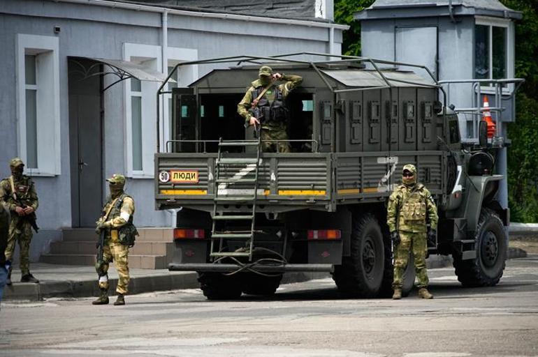 Ukrayna birlikleri, Rus işgali altındaki Hersonda ilk savunma hattını aştı