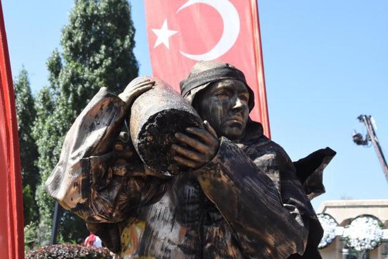 Zaferin 100üncü yılına özel dev Türk bayrağı