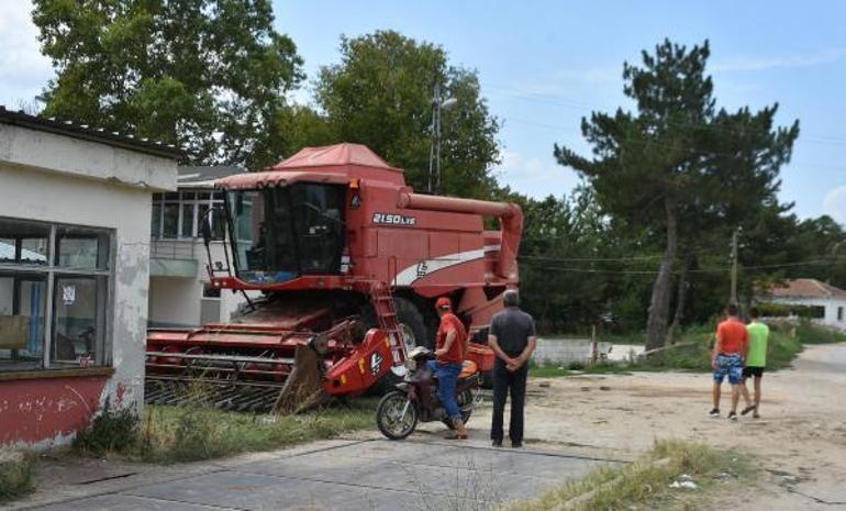 Köy meydanında hasat cinayet  Geri dönüp cansız bedenlerine kurşun yağdırdı