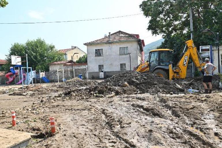 Mudanyada sel felaketinin yaraları sarılıyor