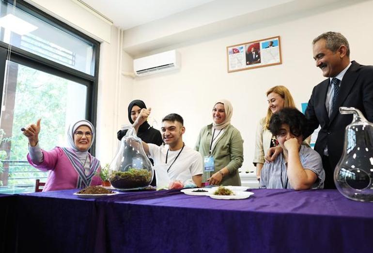 Emine Erdoğan, yetişkin engellilere hizmet veren ilk halk eğitim merkezinin açılışını yaptı