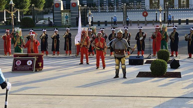 Cumhurbaşkanlığı Muhafız Alayından konser ve nöbet değişim gösterisi