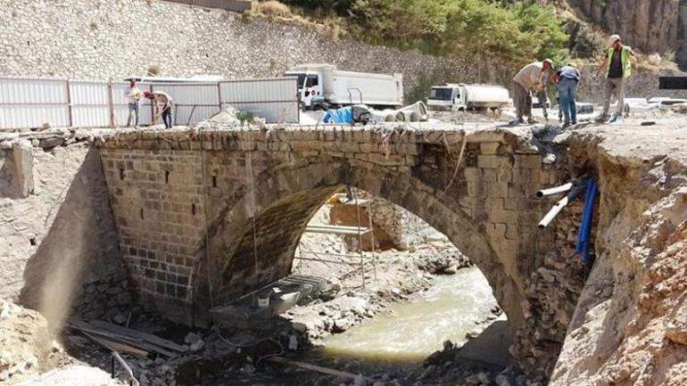 Bitlis’in tarihi yapıları tek tek gün yüzüne çıkarılıyor