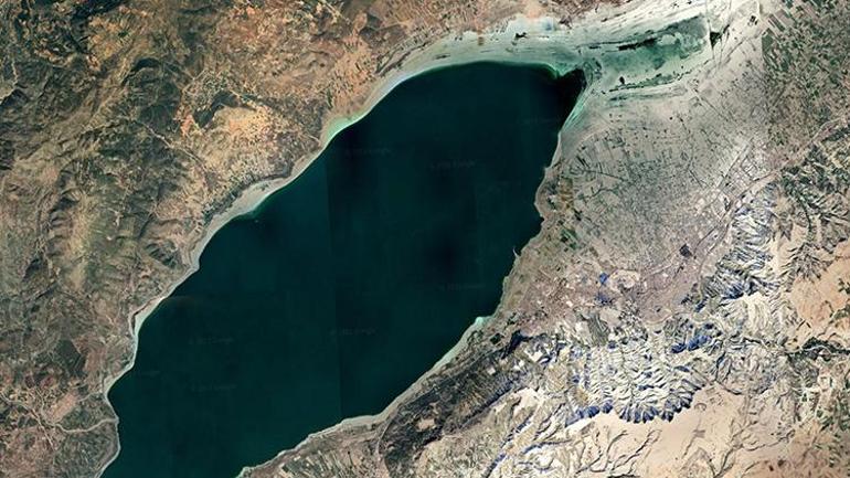 Uçuşan toz tehlikeli Burdur Gölü kan ağlıyor