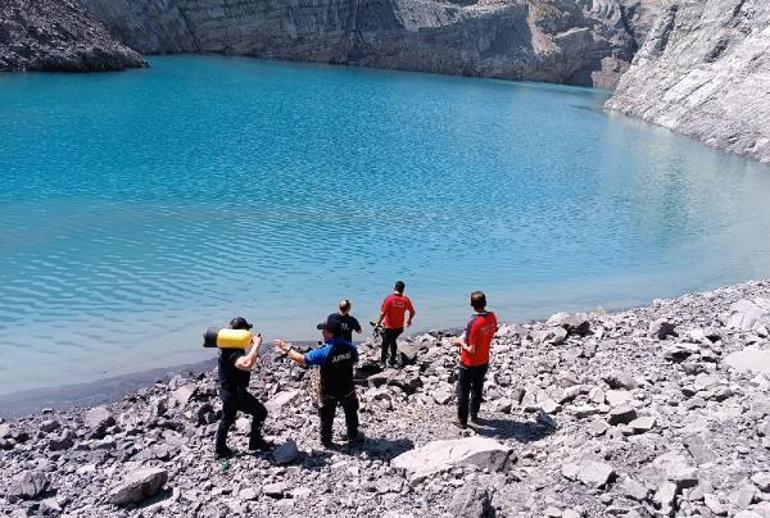 Kamyon gölete düştü, kayıp sürücü aranıyor