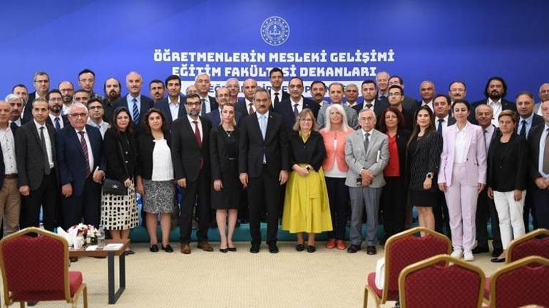 Bakan Özer eğitim fakültelerinin dekanları ile bir araya geldi