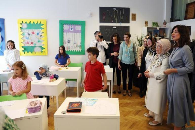 Emine Erdoğan, Zagrebde spor projesi yürütülen ilkokulu ziyaret etti