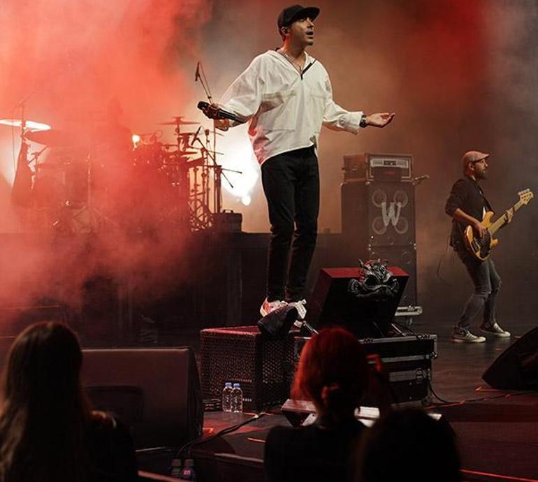 maNga konserinde Kenan Doğulu sürprizi