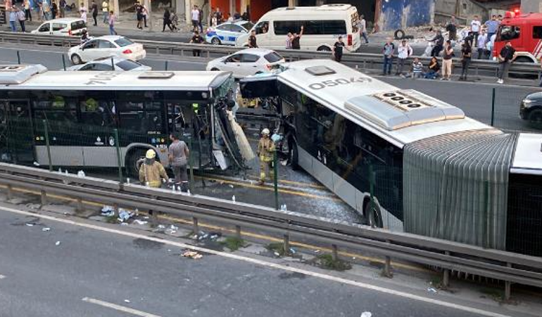 Avcılarda metrobüsler çarpıştı Çok sayıda yaralı var