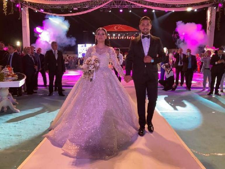 MHP Genel Başkanı Devlet Bahçelinin nikah şahidi olduğu düğüne yoğun katılım