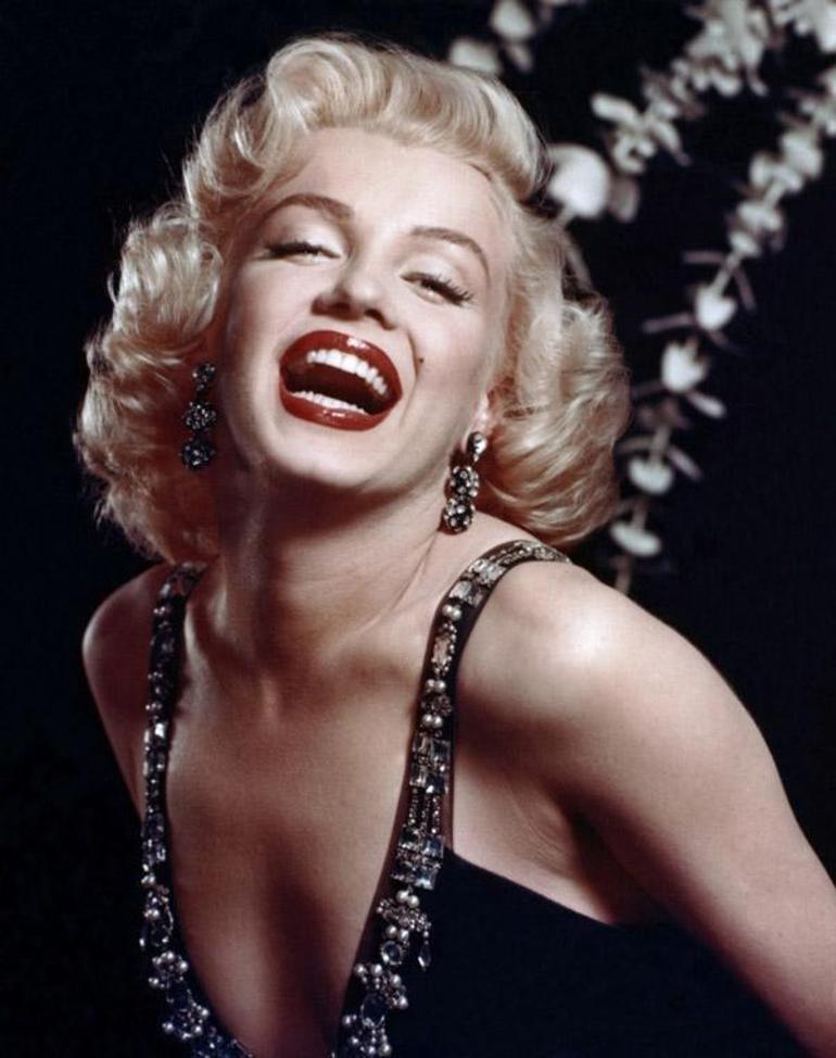 Ana de Armas: Marilyn Monroenun hayaleti bizimleydi