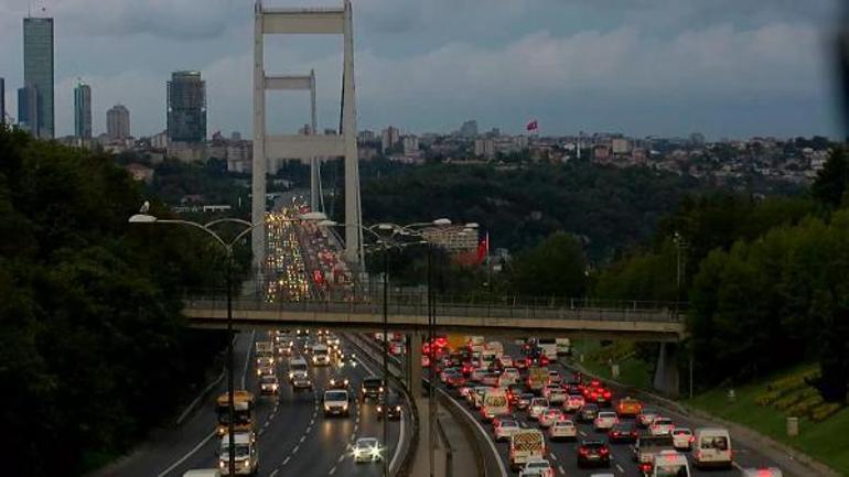 İstanbulda okullar açıldı Trafik yoğunluğu artıyor