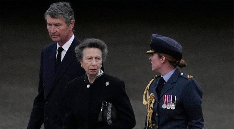 Kraliçe II. Elizabethin cenazesi Londrada Ona eşlik etmek ayrıcalıktı