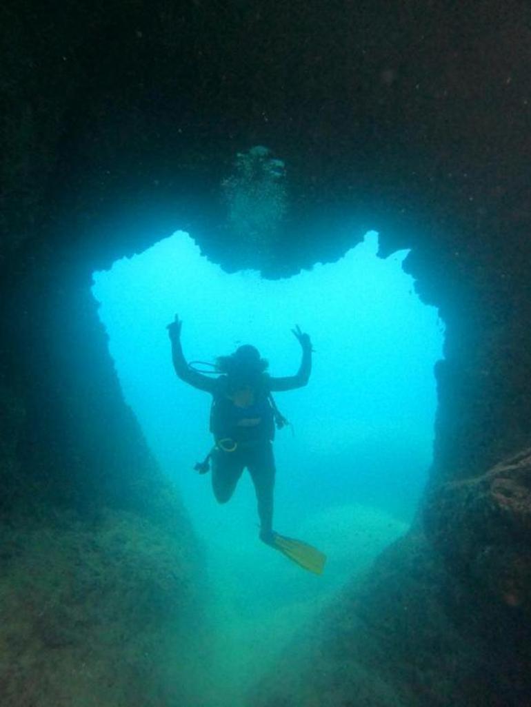 Kalp şeklindeki su altı mağarası, dalış tutkunlarının gözdesi