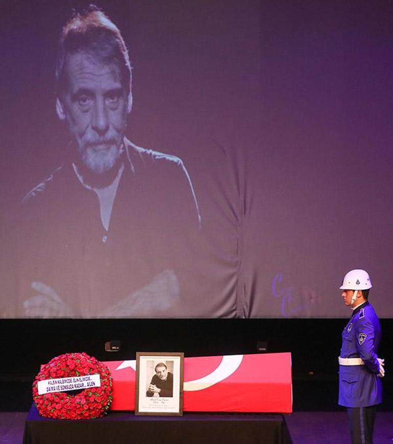 Civan Canovanın cenazesinde selfie şoku Açelya Akkoyun: Gerçekten terbiyesizlik