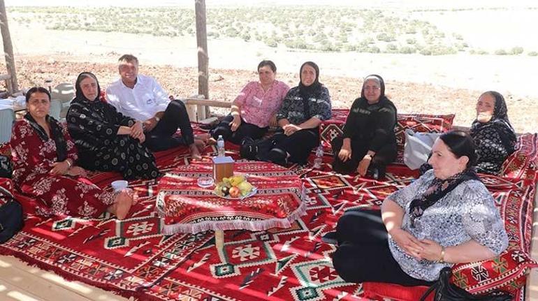 Avrupa’daki çocukları dönsün diye köyüne villa yaptırdı