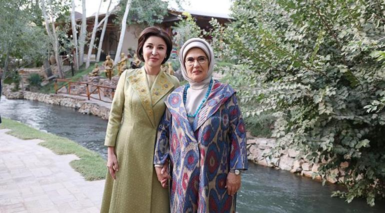 Emine Erdoğan, Özbek Köyü Müzesi ve Konigil Kağıt Fabrikasını ziyaret etti