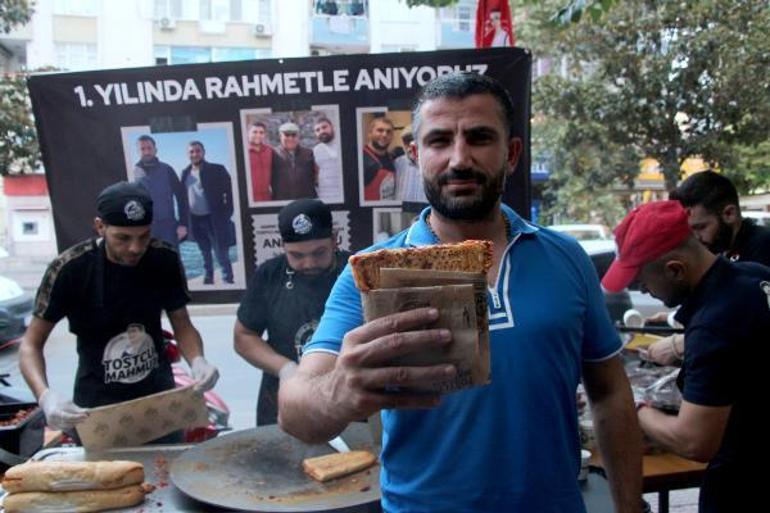 Tostçu Mahmut’un ölüm yıl dönümünde ücretsiz ‘ütü tostu’ dağıtıldı
