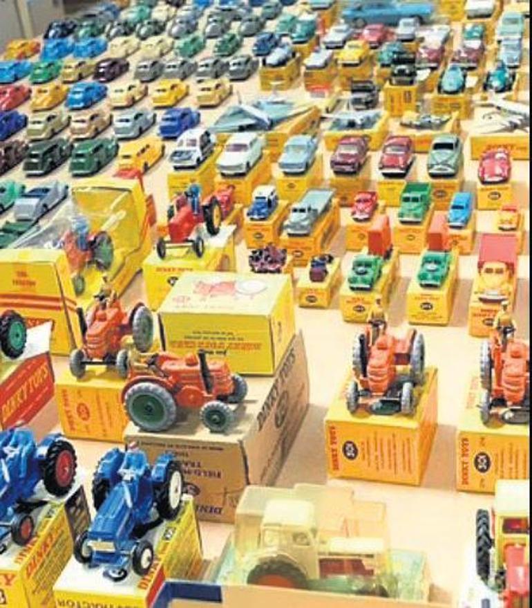 250 bin sterline oyuncak  araba koleksiyonu