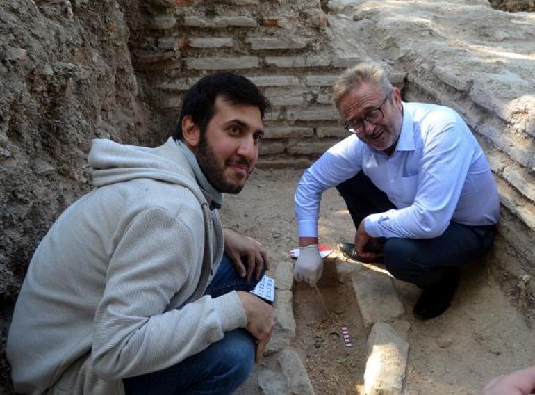 İstanbulda çıngıraklı mezar şaşkınlığı