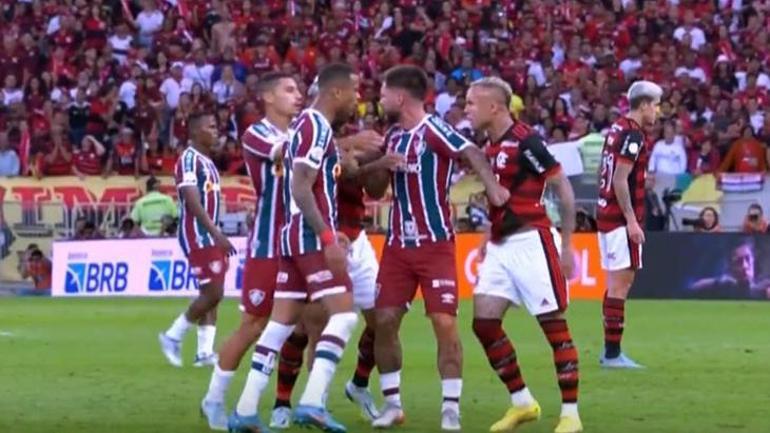 Melo ve David Luiz birbirine girdi Kırmızı kartlar havada uçuştu