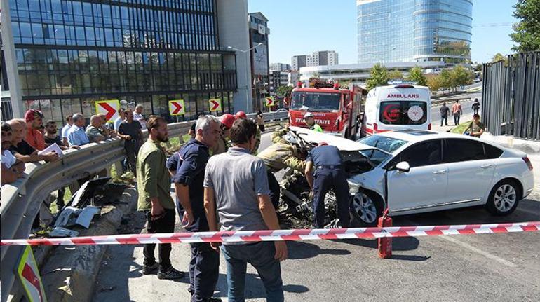 Kaza yapan oğlunun kurtarılmasını gözyaşları içinde izledi