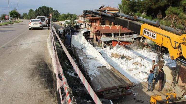Boya yüklü TIR yoldan uçtu, vatandaş deprem sandı