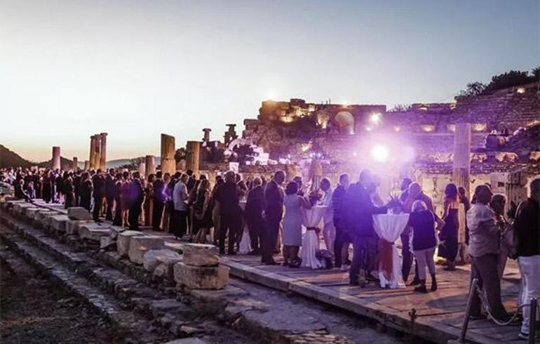 Efes Antik Kenti’nde filarmoni orkestralı 30uncu yıl töreni