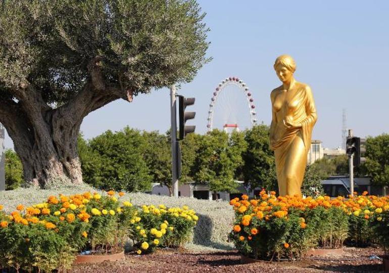 Altın Portakalın simgesi Venüs heykelleri, Antalya caddelerinde