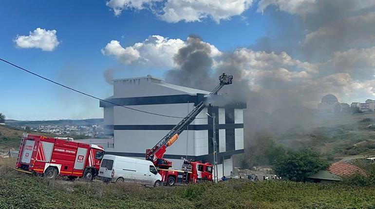 Arnavutköyde fabrikada yangın Mahsur kalan işçilerden sevindiren haber