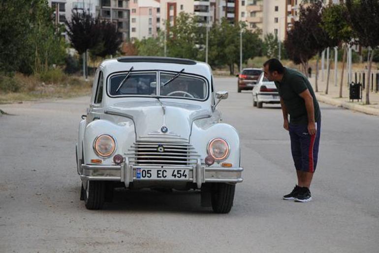 70 yıllık klasik otomobil görenleri hayran bırakıyor: Son gelen teklif 1,5 milyon lira