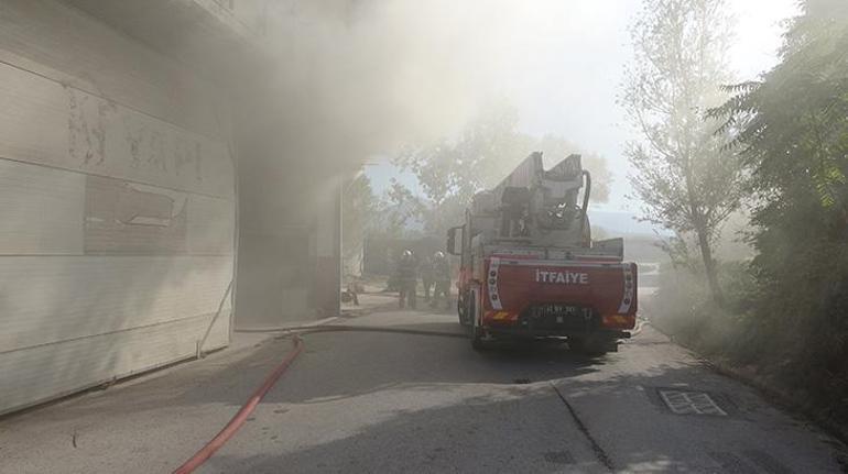 Kocaelide depo yangını 1 saat sonra kontrol altına alındı