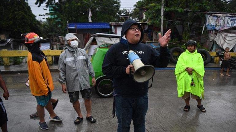Binlerce kişi tahliye edildi Filipinlerde uyarı üstüne uyarı