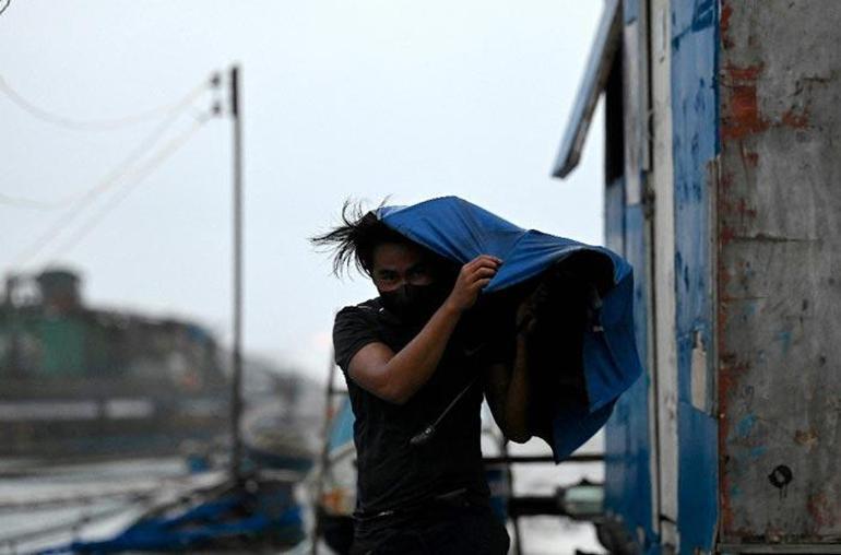 Binlerce kişi tahliye edildi Filipinlerde uyarı üstüne uyarı