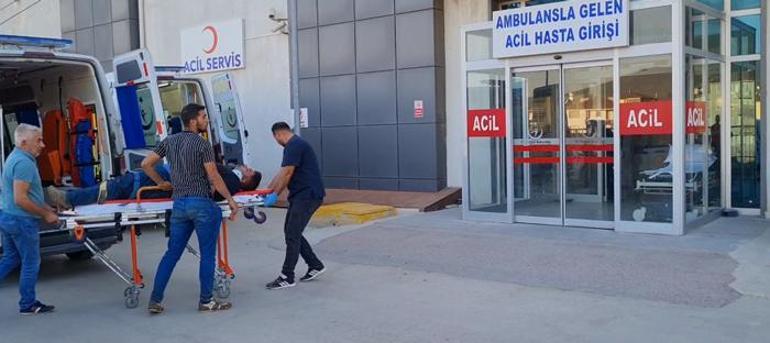 Kamyonet ile hafif ticari araç kafa kafaya çarpıştı Yaralılar var