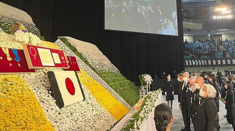 Bakan Çavuşoğlu, Şinzo Abe’nin cenaze törenine katıldı