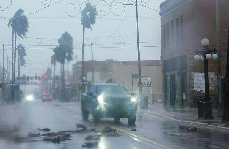 Ian Kasırgası Floridada iki milyon kişiyi elektriksiz bıraktı