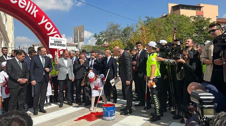 Bakanlar Soylu ve Özer, trafikte yaya önceliği iş birliği protokolünü imzaladı