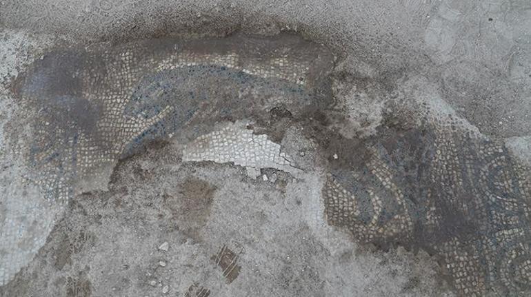 Türk adının geçtiği yazıtın bulunduğu Savatrada, mozaik de gün yüzüne çıkarıldı