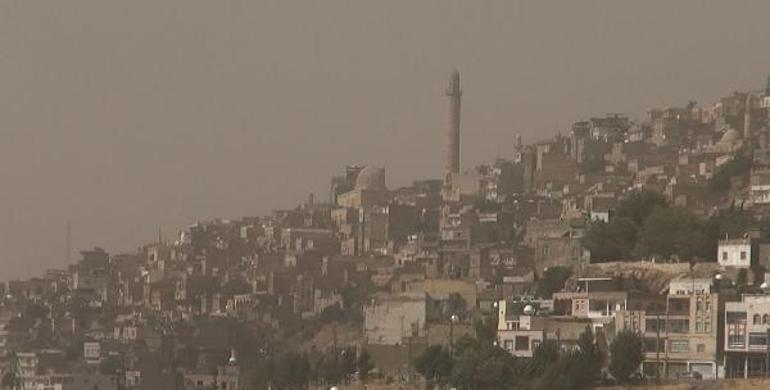 Diyarbakır ve Mardin’de toz taşınımı etkili oldu