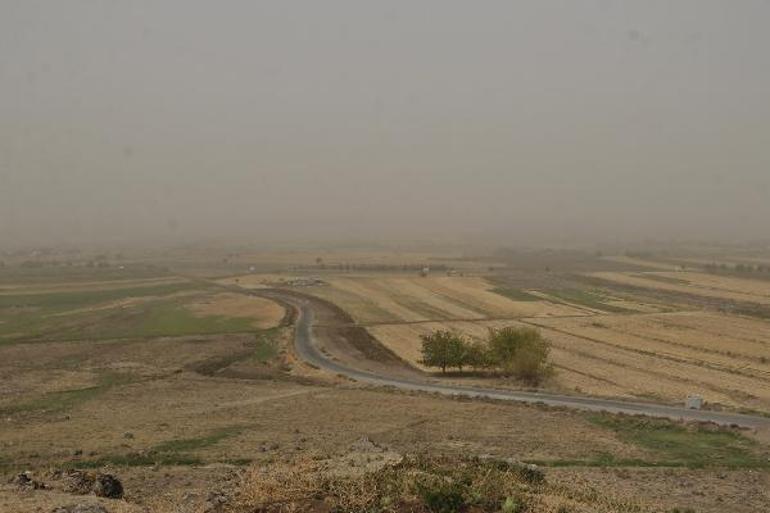 Diyarbakır ve Mardin’de toz taşınımı etkili oldu