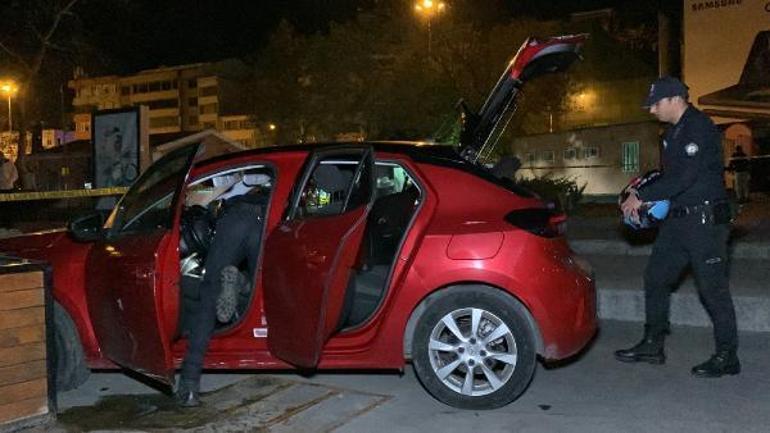 Kadıköy’de polisin dur ihtarına uymayan otomobilden ruhsatsız tabanca ve uyuşturucu çıktı